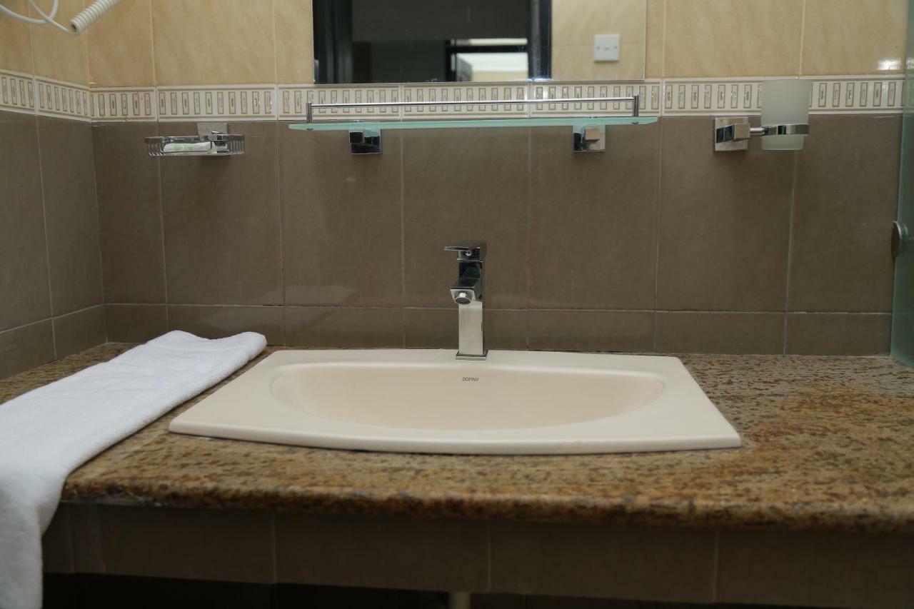 3R Resort Negombo Luaran gambar