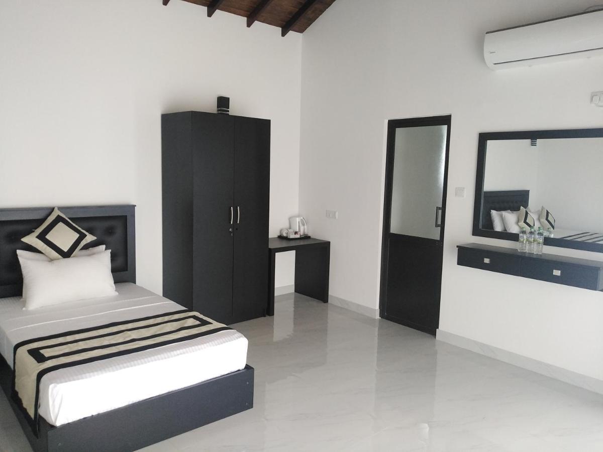 3R Resort Negombo Luaran gambar
